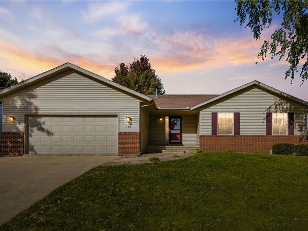 110 W 34th Avenue , Marion, IA 52302