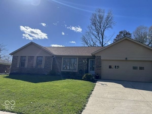 304 Old Farm Road , Danville, IN 46122