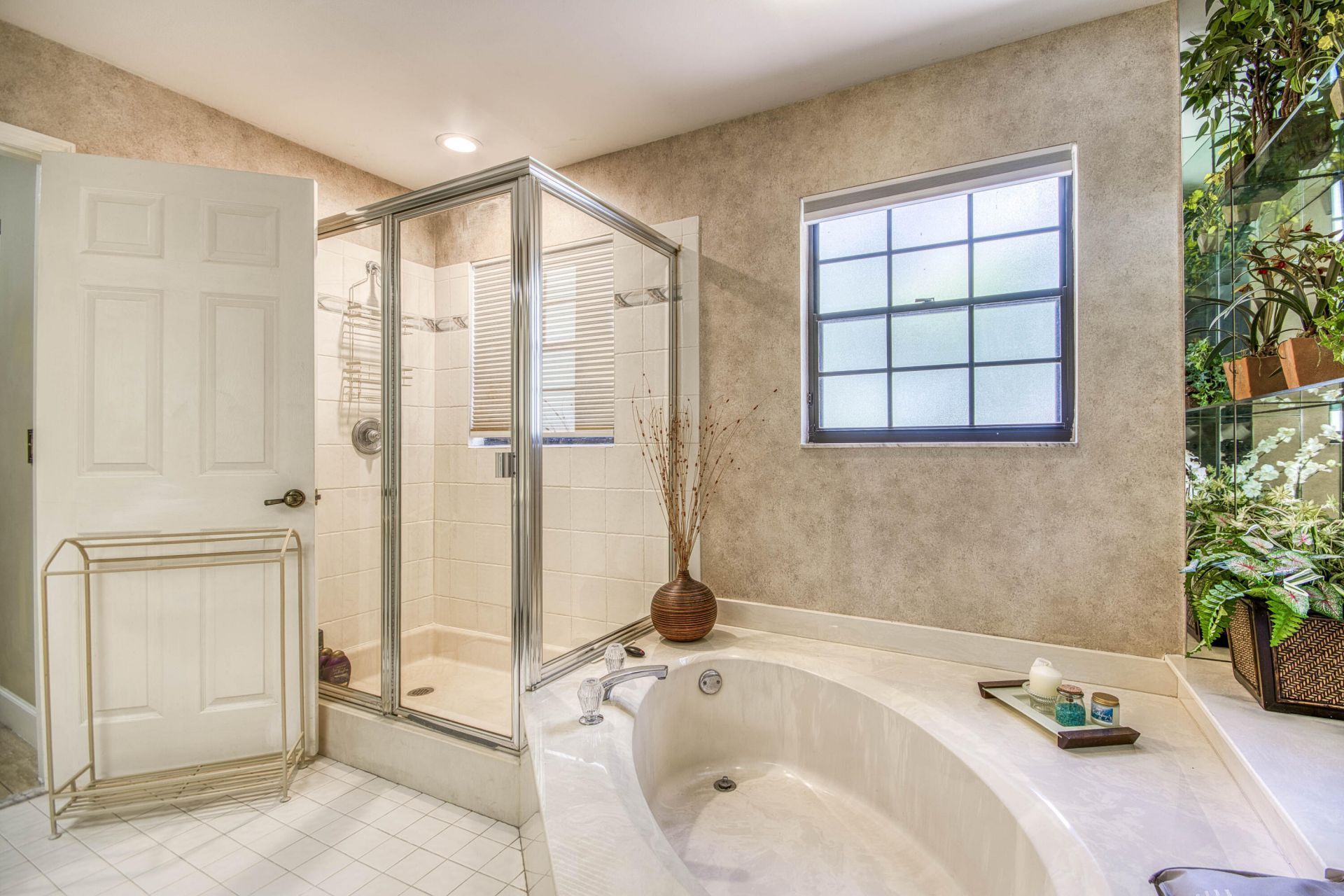 368 Prestwick Circle, Unit 4, Palm Beach Gardens, FL 33418 Photo