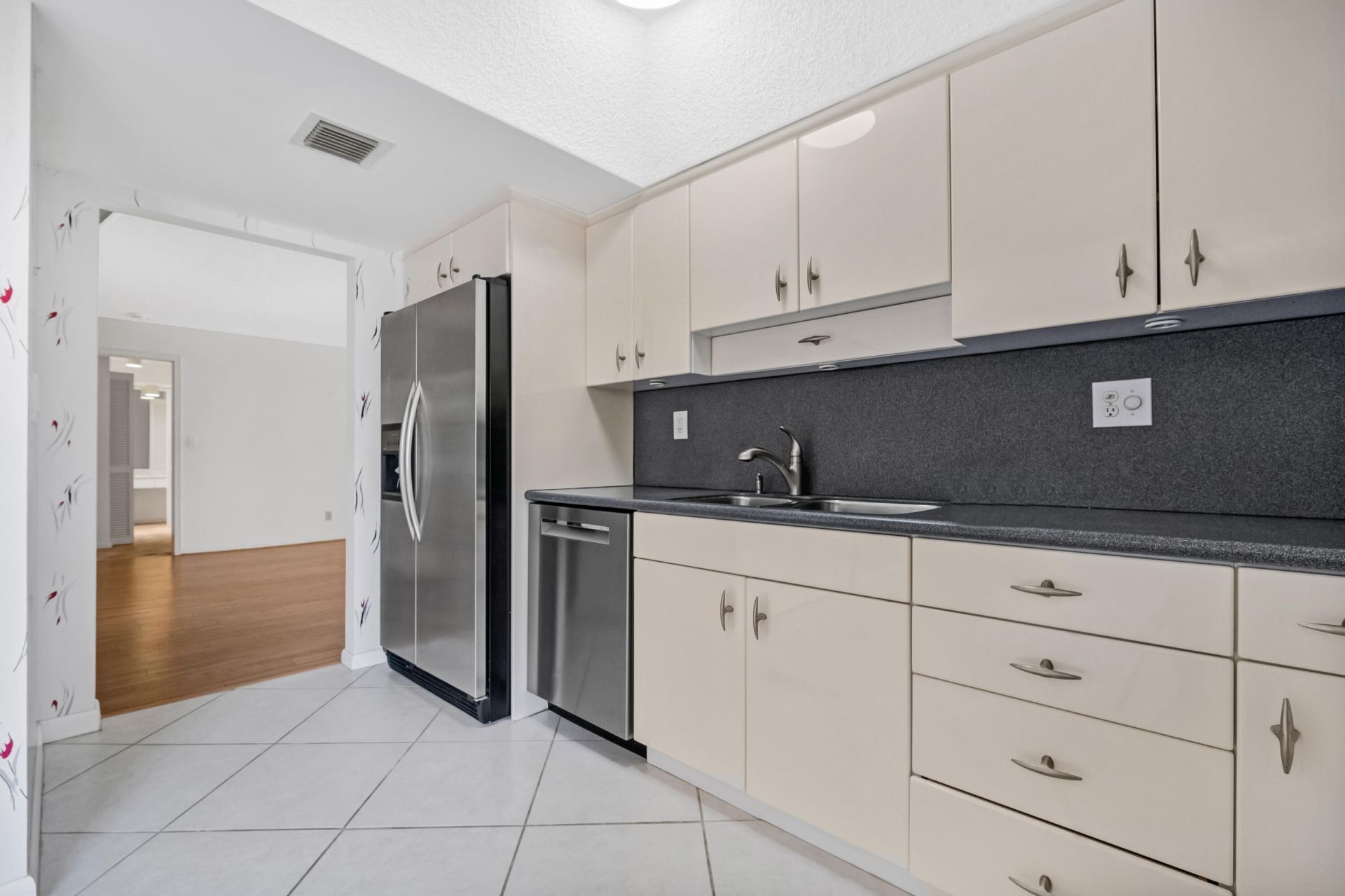 7370 Orangewood Lane, Unit #208, Boca Raton, FL 33433 Photo