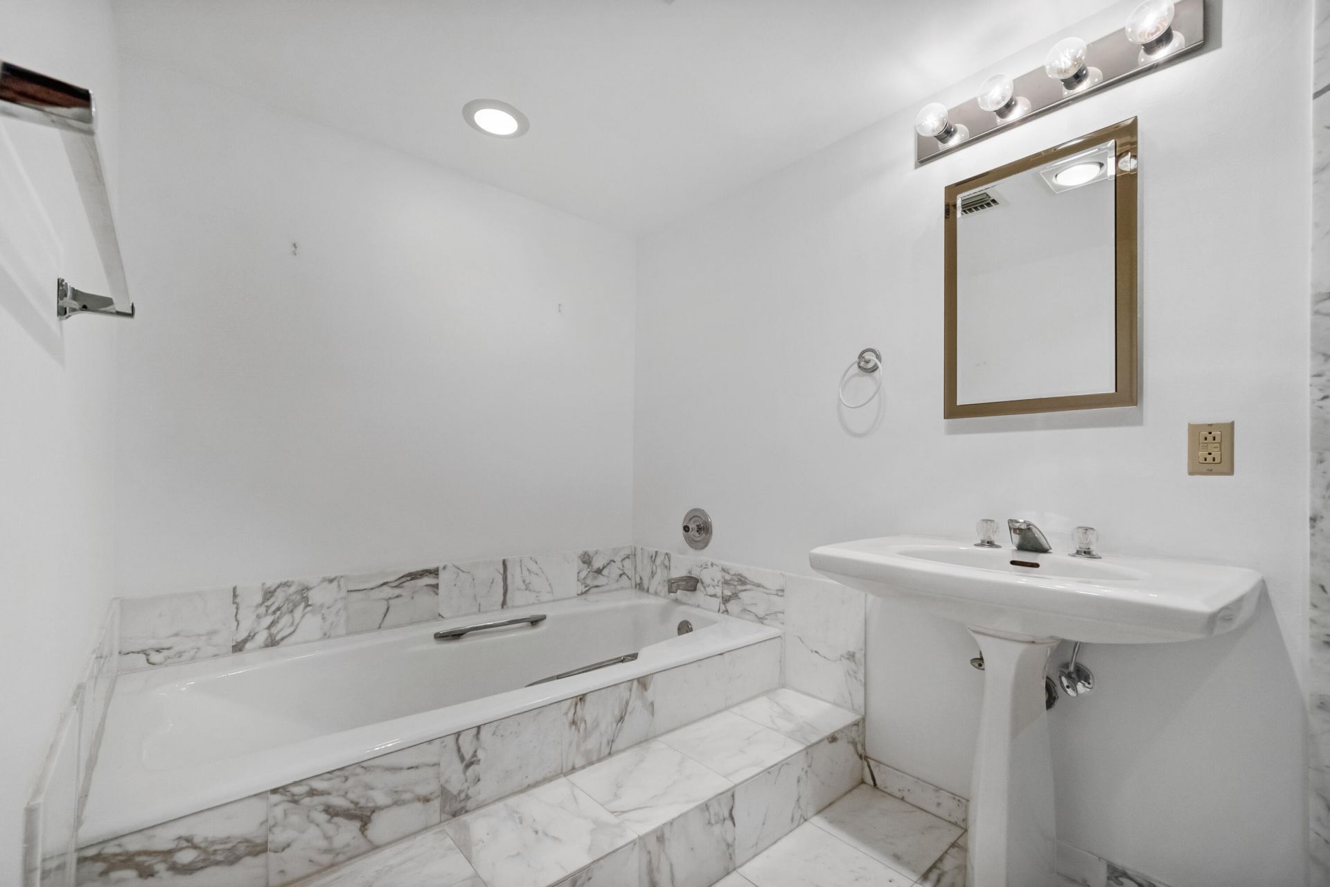 7370 Orangewood Lane, Unit #208, Boca Raton, FL 33433 Photo