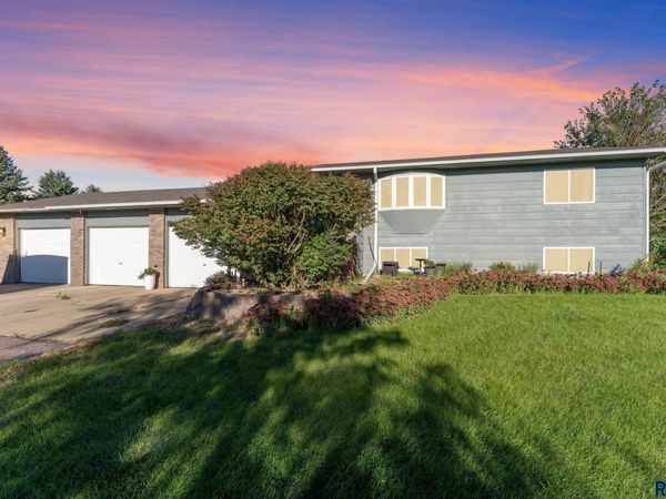 46948 Blue Spruce St, Tea, SD 57064