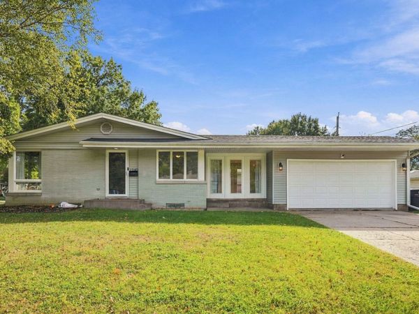 2740 32nd Avenue Court , Rock Island, IL 61201