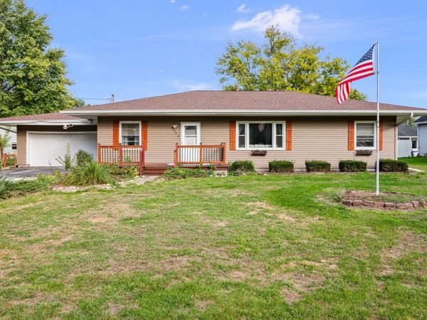 302 N BLAYNEY Street , Alexis, IL 61412