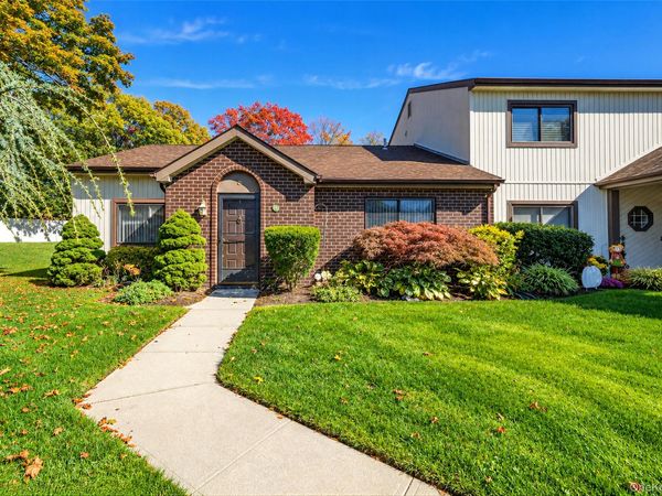9 Sheila Court , Holtsville, NY 11742