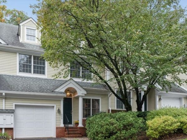 305 Huntington Ct, Wyckoff, NJ 07481