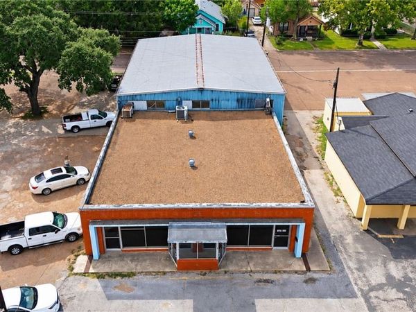 805 E Rio Grande Street , Victoria, TX 77901