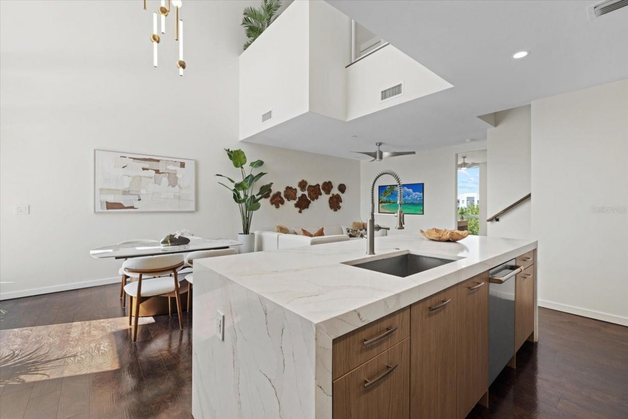 1350 5th Street, Unit 306, Sarasota, FL 34236 Photo