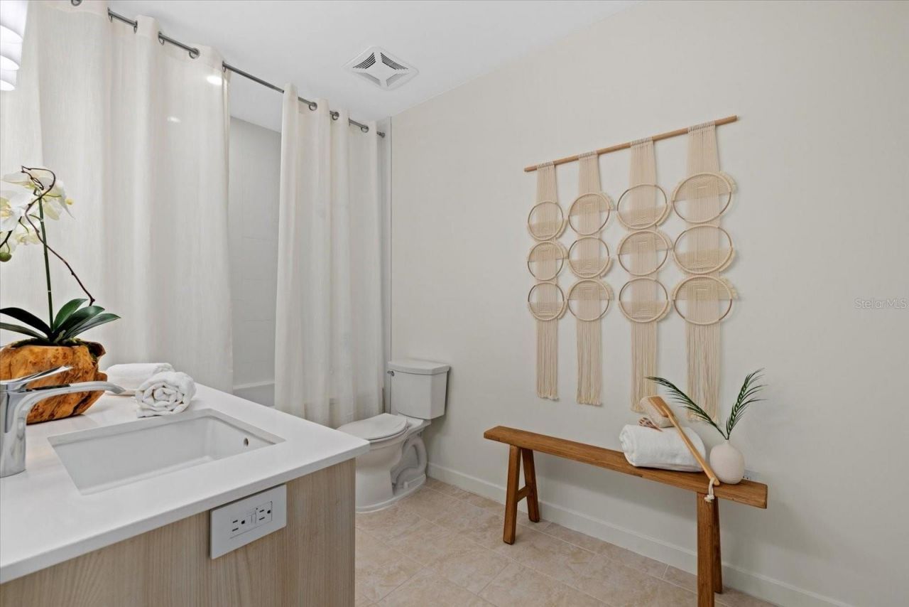 1350 5th Street, Unit 306, Sarasota, FL 34236 Photo