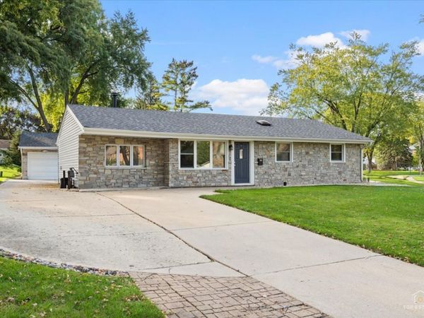 1831 WEDGEWOOD Lane , Schaumburg, IL 60193