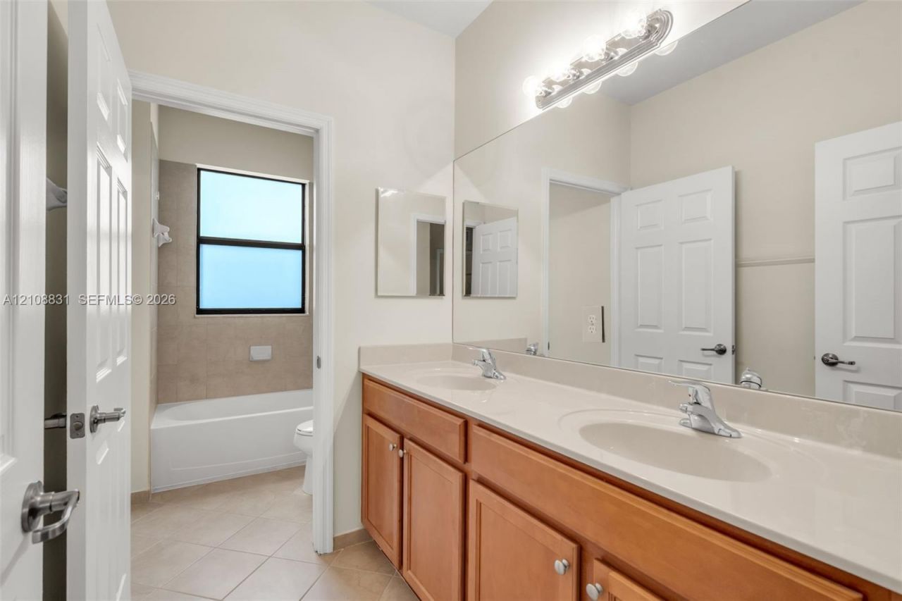 11460 NW 88th Ln , Doral, FL 33178 Photo