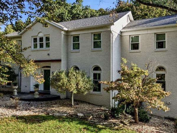 1706 Mason Knoll Road, St Louis, MO 63131
