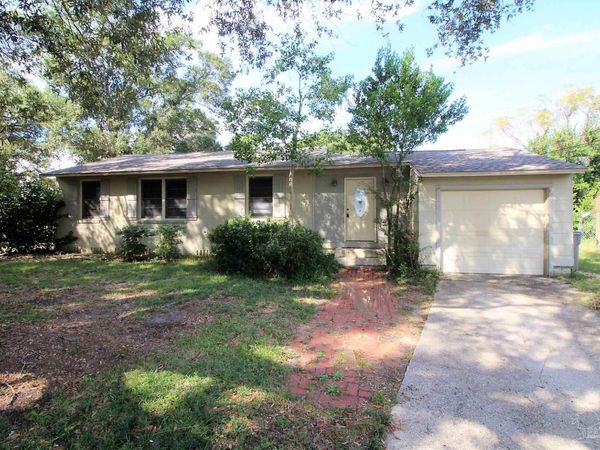 4 Lotus Ct, Pensacola, FL 32507