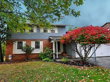 4851 Pembroke Dr, Manlius, NY 13104