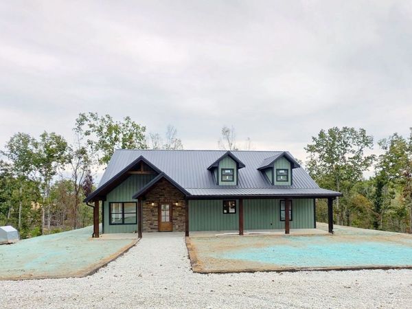 2471 Hwy 438 , Centerville, TN 37033