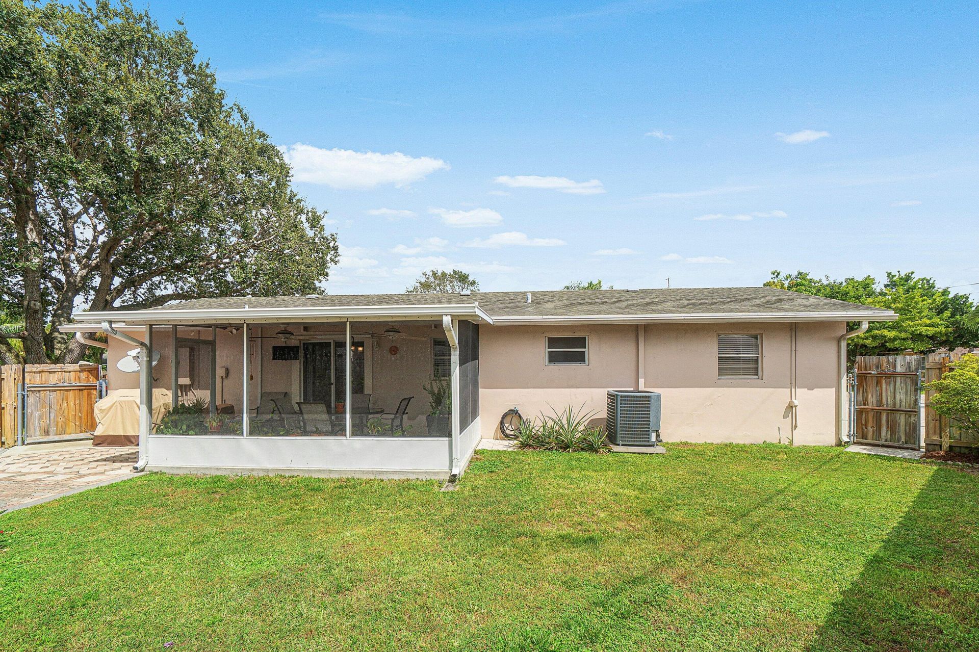 2766 New York Street, West Palm Beach, FL 33406 Photo