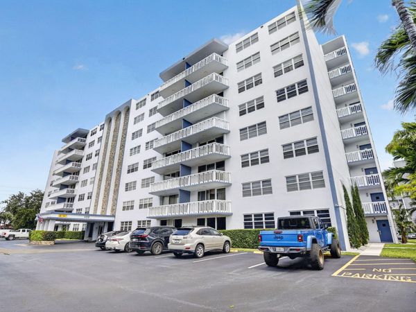 400 NE 12TH Avenue, Unit 405, Hallandale Beach, FL 33009