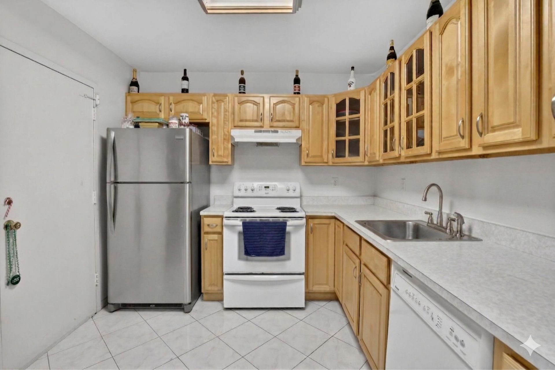 400 NE 12th Avenue, Unit 405, Hallandale Beach, FL 33009 Photo