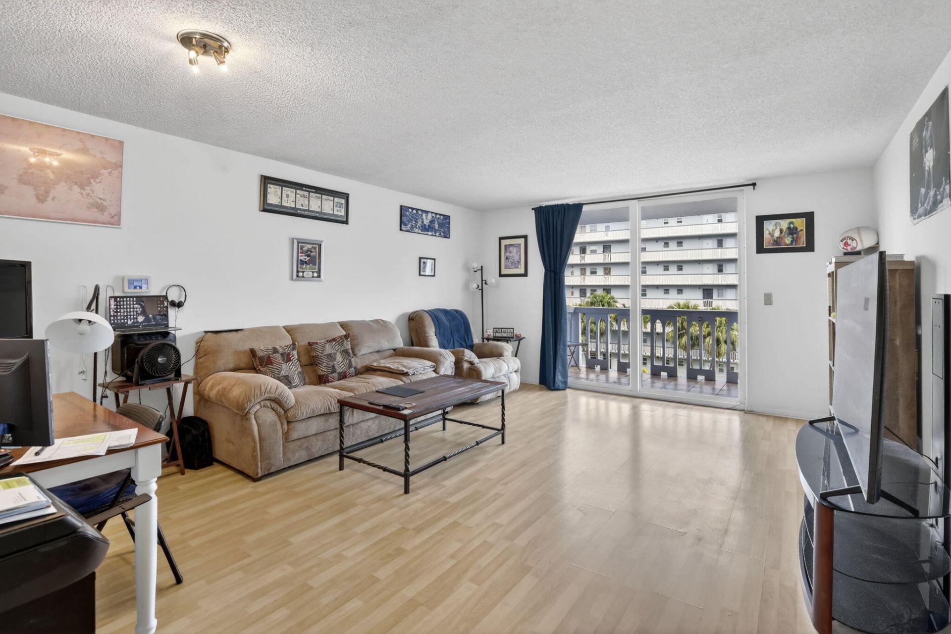 400 NE 12th Avenue, Unit 405, Hallandale Beach, FL 33009 Photo