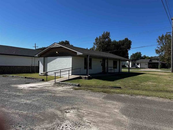 102 Fir Street, Perry, OK 00000
