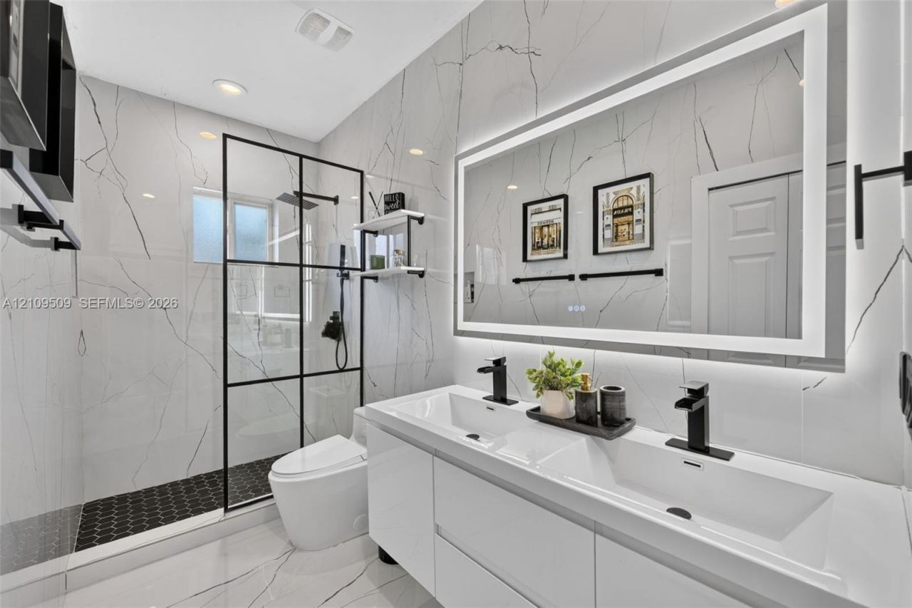 7721 NW 201st Ter, Hialeah, FL 33015 Photo
