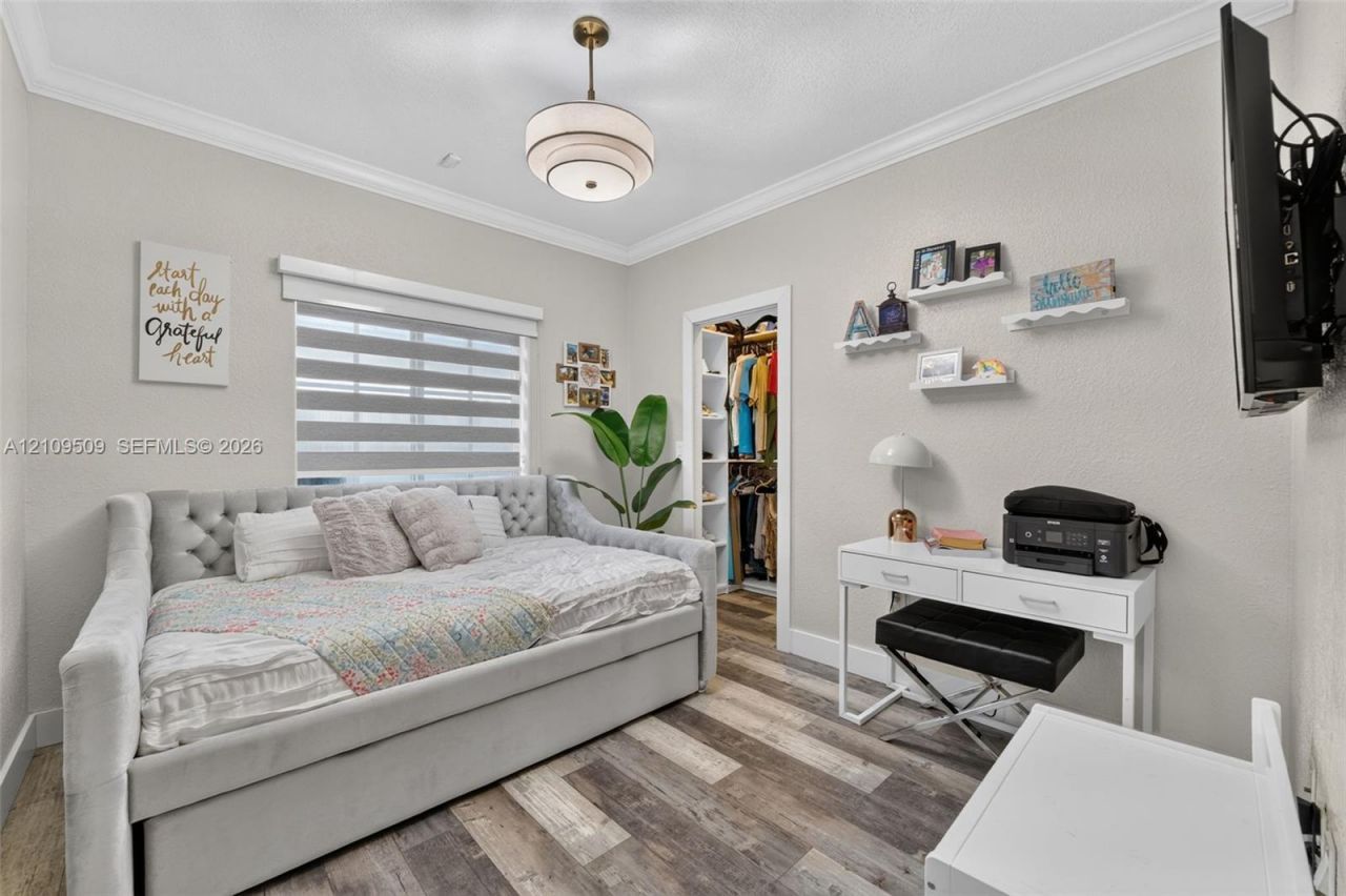 7721 NW 201st Ter, Hialeah, FL 33015 Photo