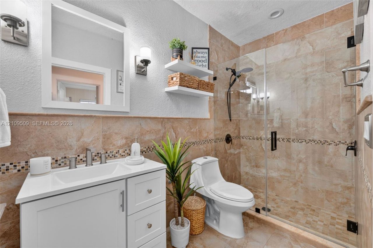 7721 NW 201st Ter, Hialeah, FL 33015 Photo