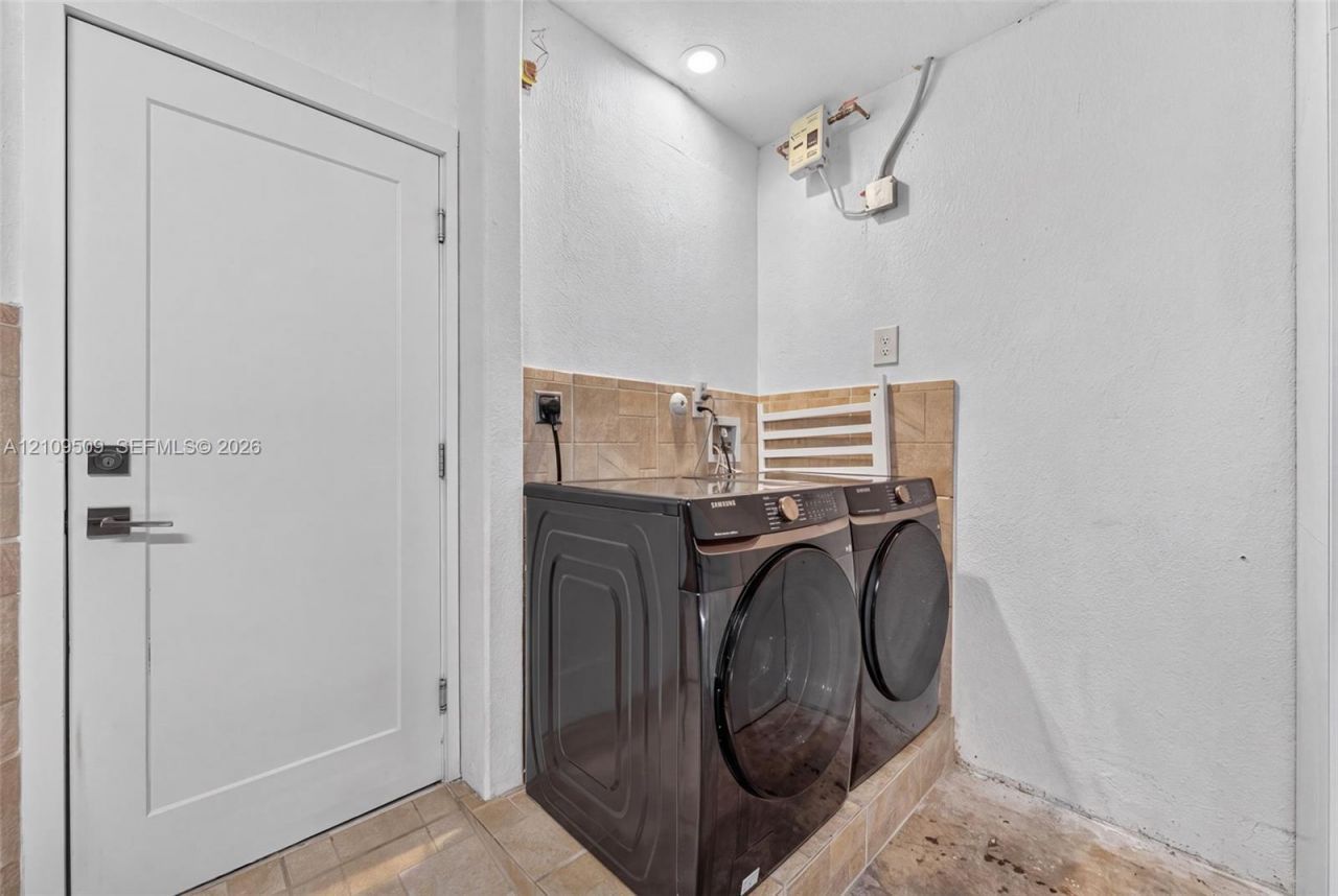 7721 NW 201st Ter, Hialeah, FL 33015 Photo