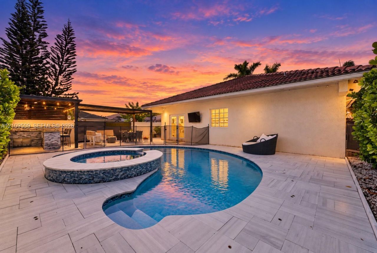 7721 NW 201st Ter, Hialeah, FL 33015 Photo