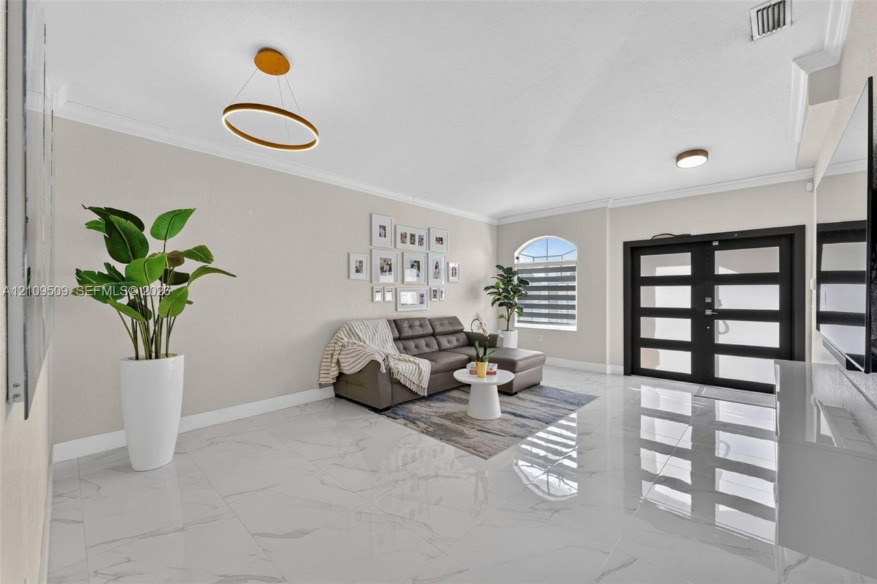 7721 NW 201st Ter, Hialeah, FL 33015 Photo