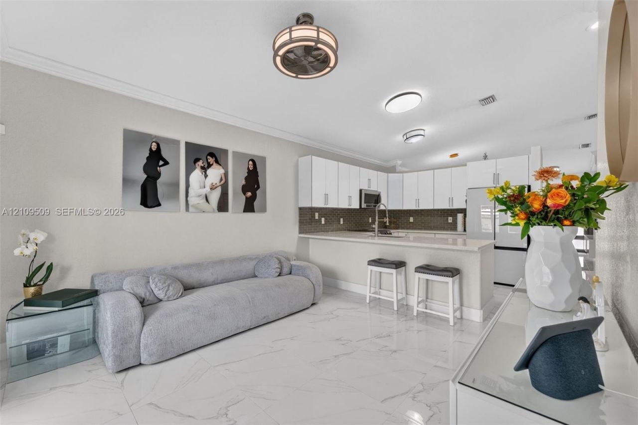 7721 NW 201st Ter, Hialeah, FL 33015 Photo