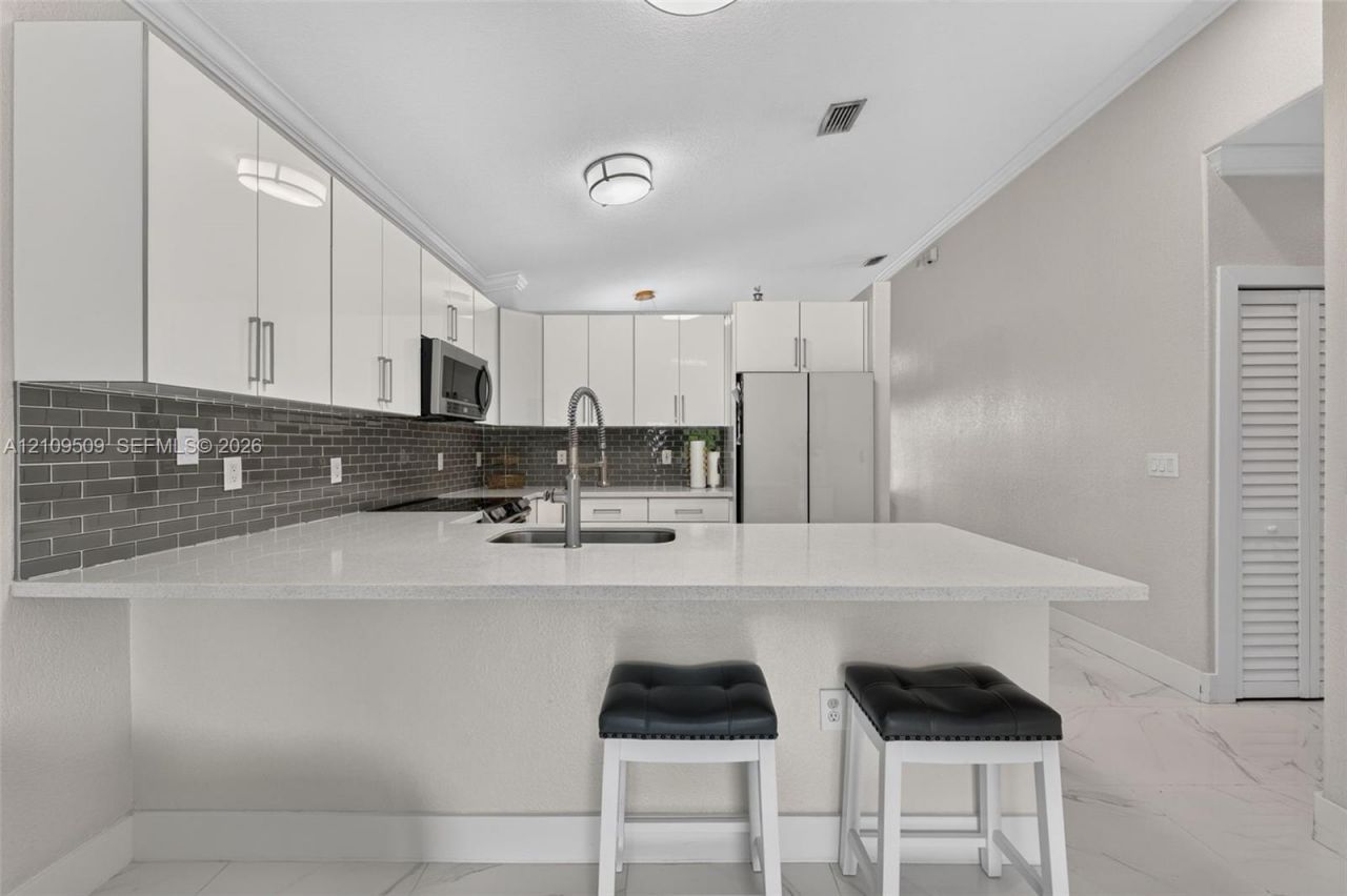 7721 NW 201st Ter, Hialeah, FL 33015 Photo