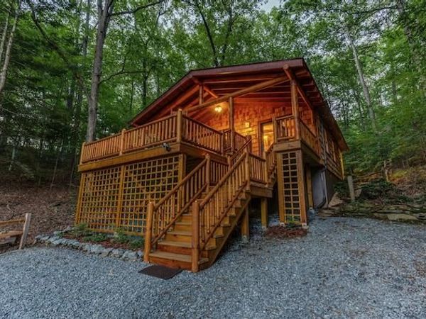 93 Valley Lane, Mineral Bluff, GA 30559