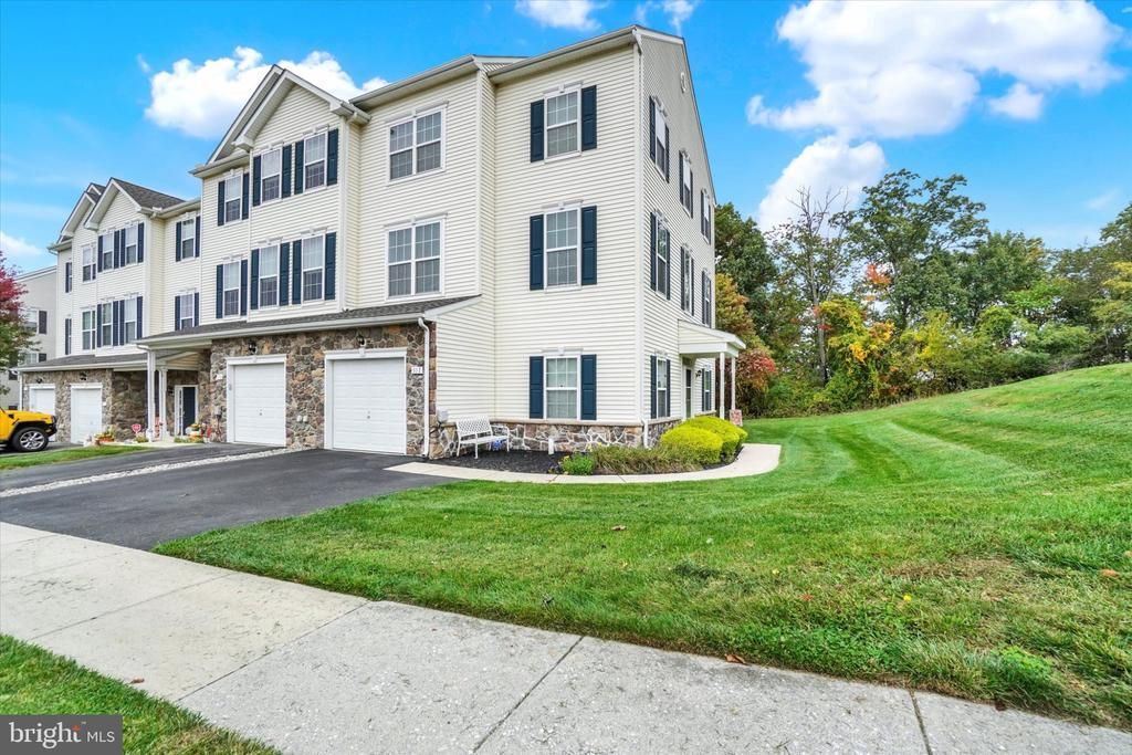 517 MARION ROAD , YORK, PA 17406
