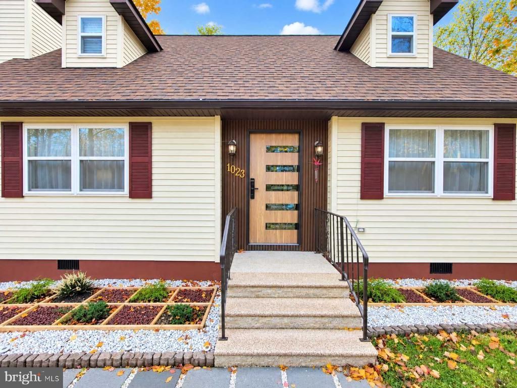 1023 TEAKWOOD DRIVE, NEWFOUNDLAND, PA 18445