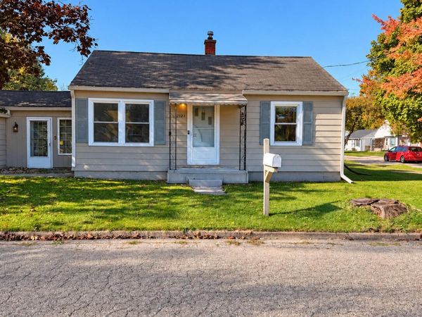 2121 Gary Avenue, Lansing, MI 48906