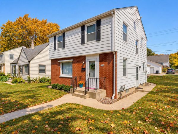 3744 N 100th St, Milwaukee, WI 53222