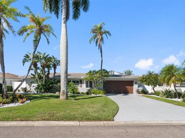 68 S WINDWARD ISLAND W, CLEARWATER BEACH, FL 33767