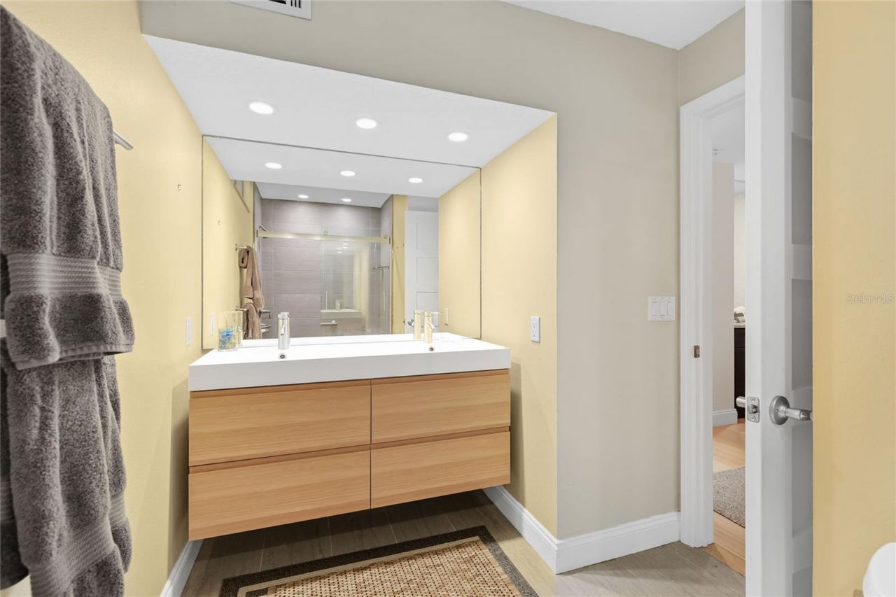 936 La Costa Circle, Unit 10, Sarasota, FL 34237 Photo