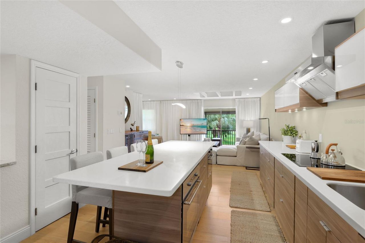 936 La Costa Circle, Unit 10, Sarasota, FL 34237 Photo