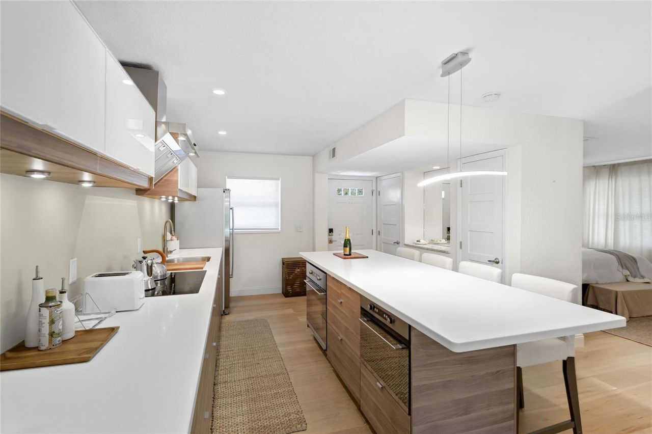 936 La Costa Circle, Unit 10, Sarasota, FL 34237 Photo