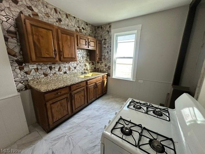 7507 Batavia Avenue, Cleveland, OH 44105 Photo 8