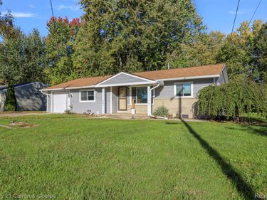 201 W Peterson Drive , Hartland Township, Mi 48114