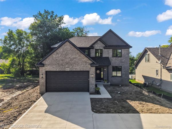 34575 Jefferson Avenue , Harrison Township, Mi 48045