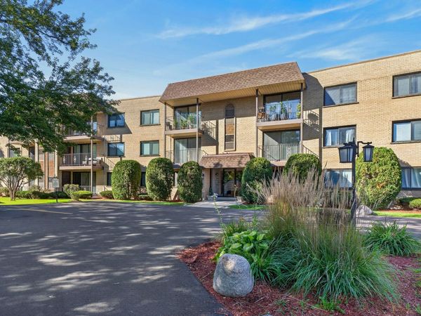 4660 N Austin Avenue, Unit 211, Chicago, IL 60630