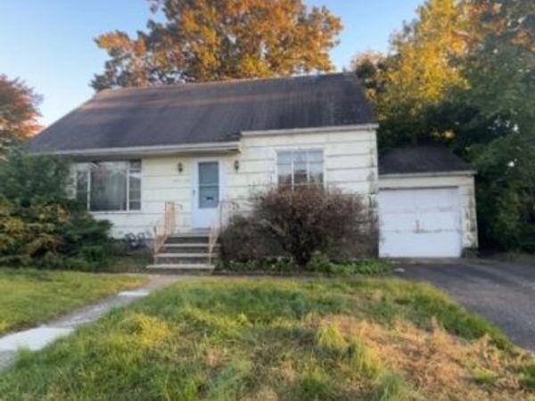 24 Arcadia Rd, Fair Lawn, NJ 07410