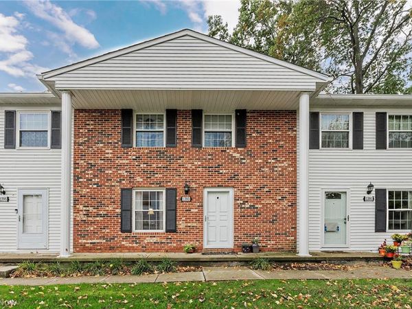 1393 Munroe Falls Avenue , Cuyahoga Falls, OH 44221