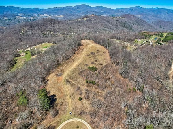 000 Little Creek Road , Hendersonville, NC 28792