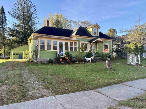 470 E STATE STREET, Iola, WI 54945
