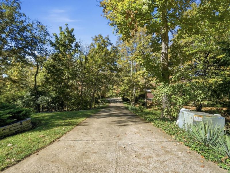 1091 Raintree Drive, Milford, OH 45150 Photo 4